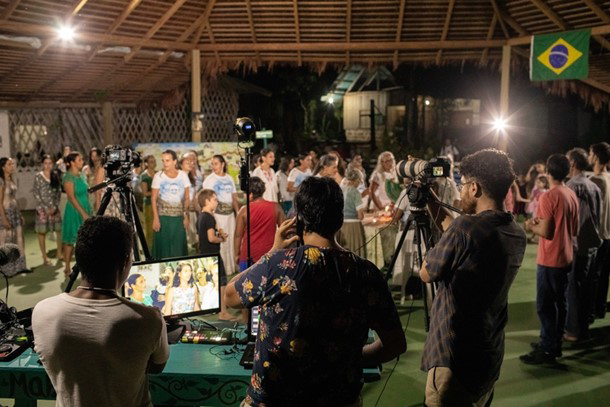 Equipe da Santagata Produções em filmagem noturna